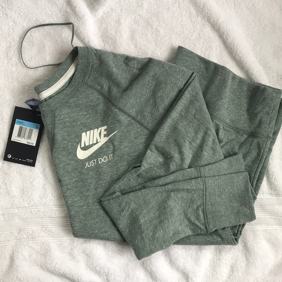 🌸Nike Vintage crew top🌸 - Picture 3 of 4